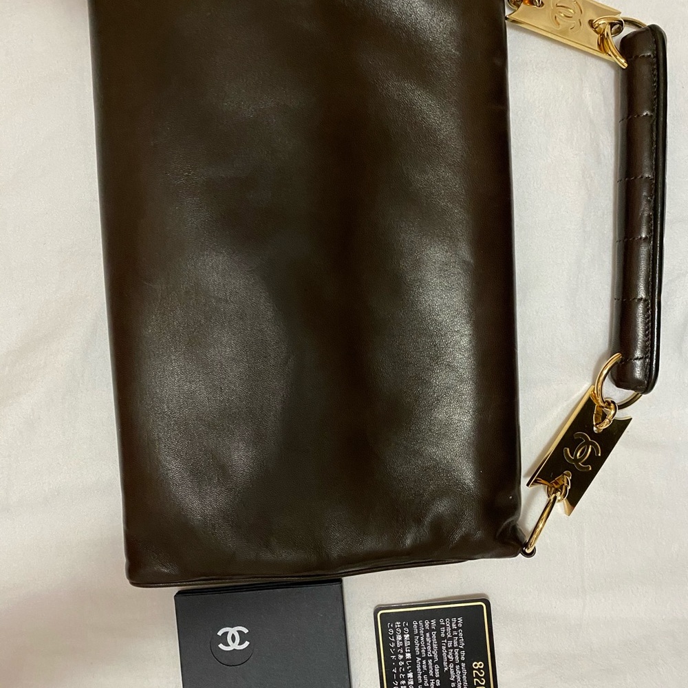Authentic Chanel handbag - Picture 3 of 14